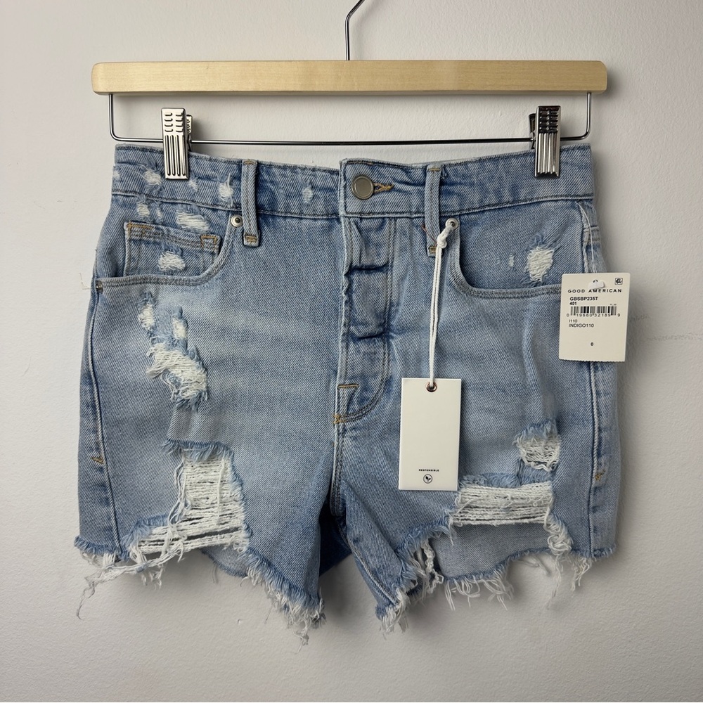 Good American Bombshell Denim Shorts NWT Size 0 Light Wash Distressed Frayed Hem